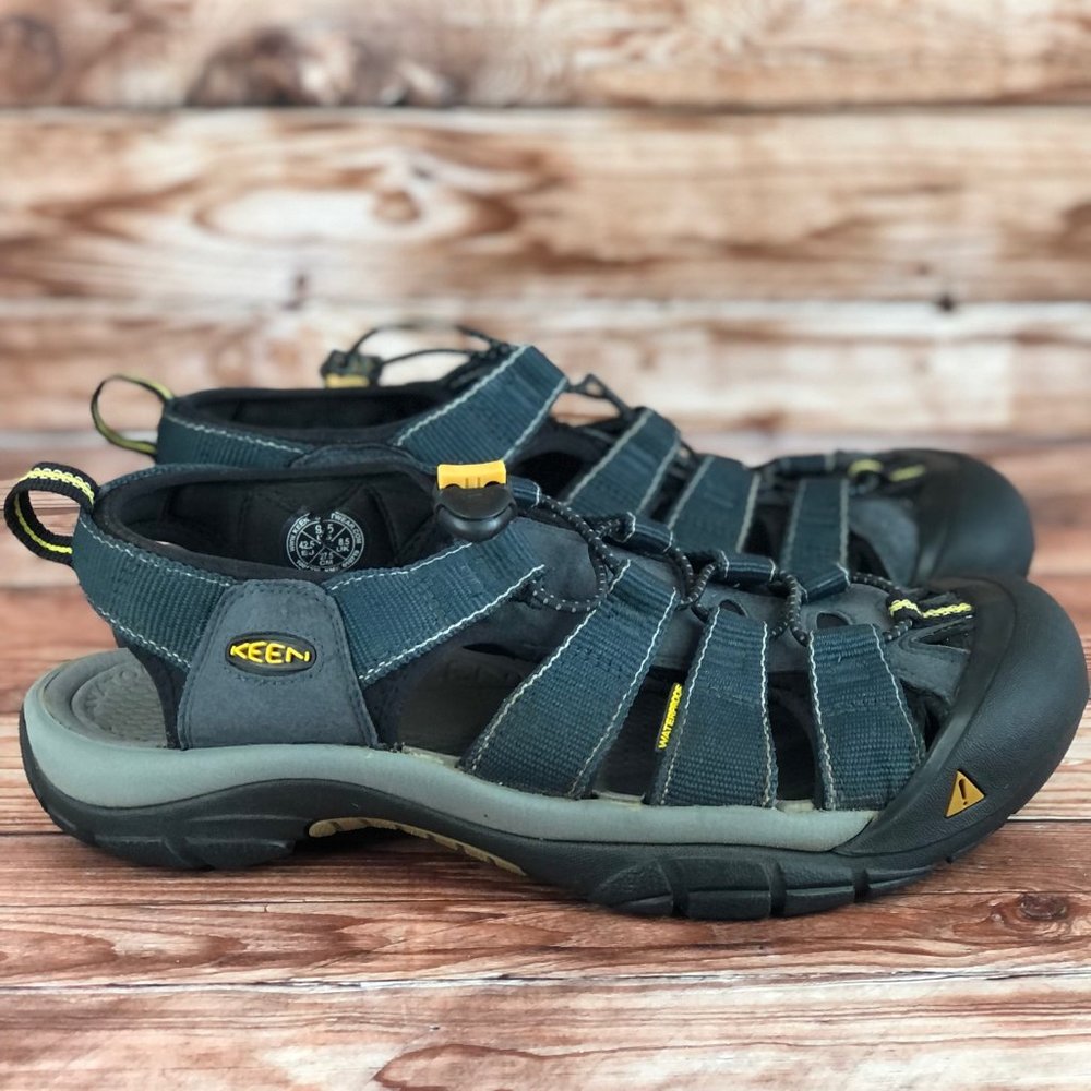 Keen Brand Men's 9.5 Waterproof Sandals Blue